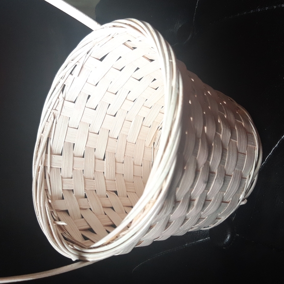 Pink wicker circle basket - Picture 3 of 12